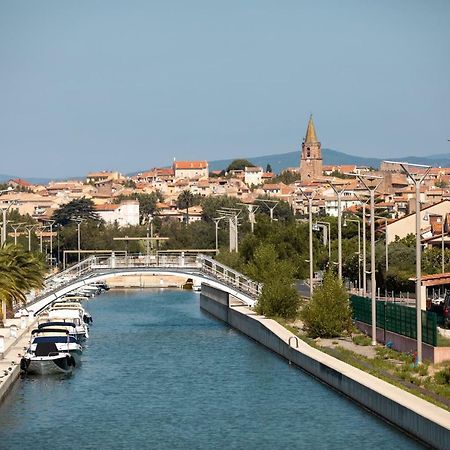 Appart' Au Port Apartment Fréjus Exterior foto