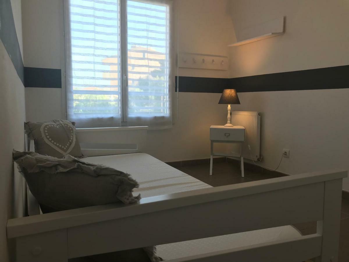 Appart' Au Port Apartment Fréjus Exterior foto